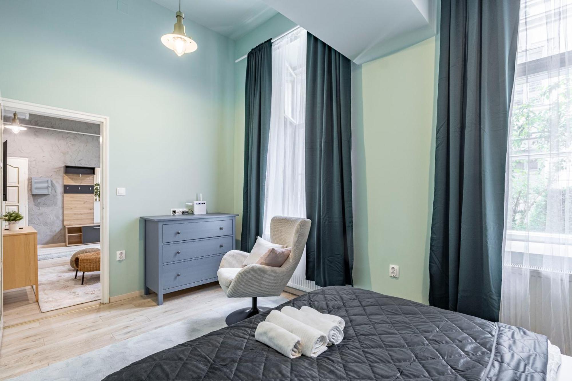 Appartement Hidden Gem With Terrace On The Andrassy Fashion Road à Budapest Extérieur photo
