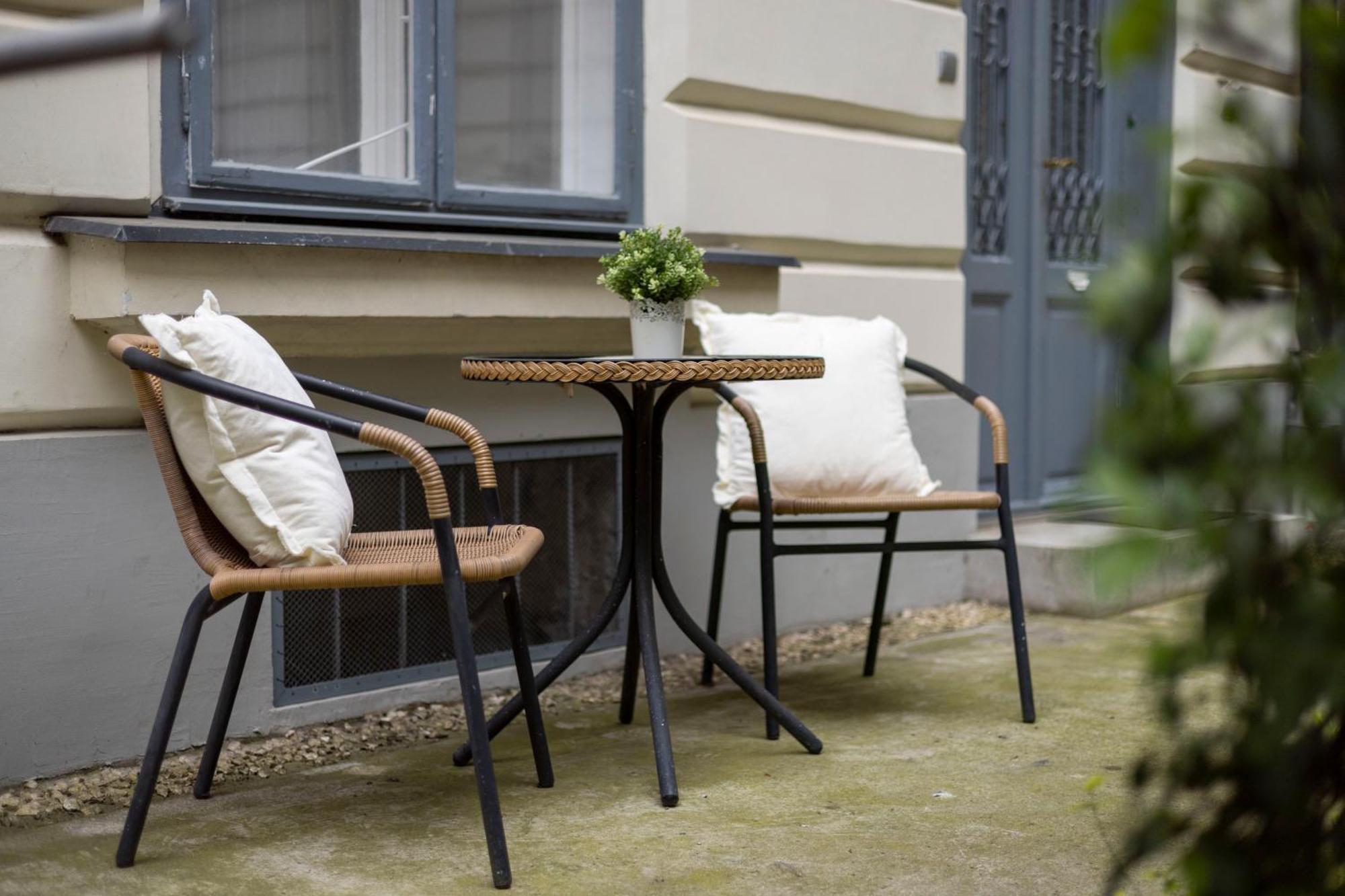 Appartement Hidden Gem With Terrace On The Andrassy Fashion Road à Budapest Extérieur photo